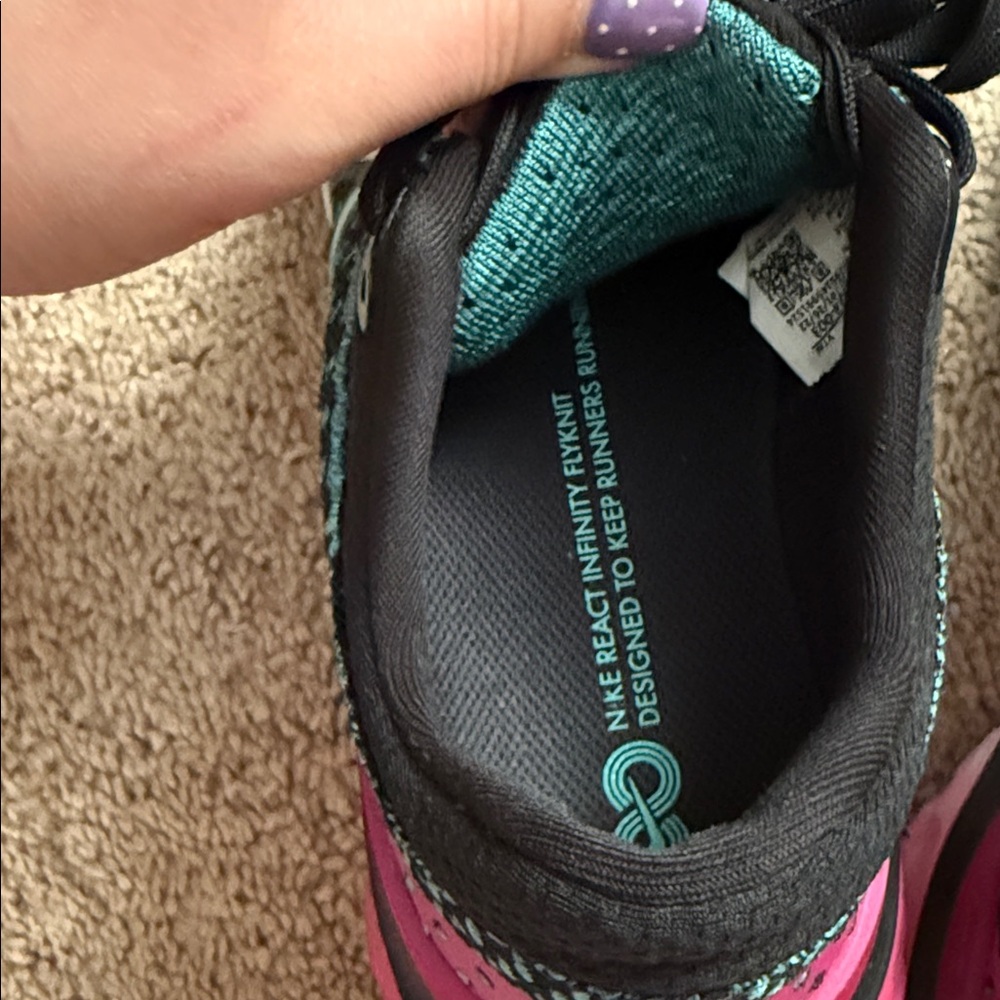 Nike Womens Flyknit Running Shoes - Picture 8 of 8